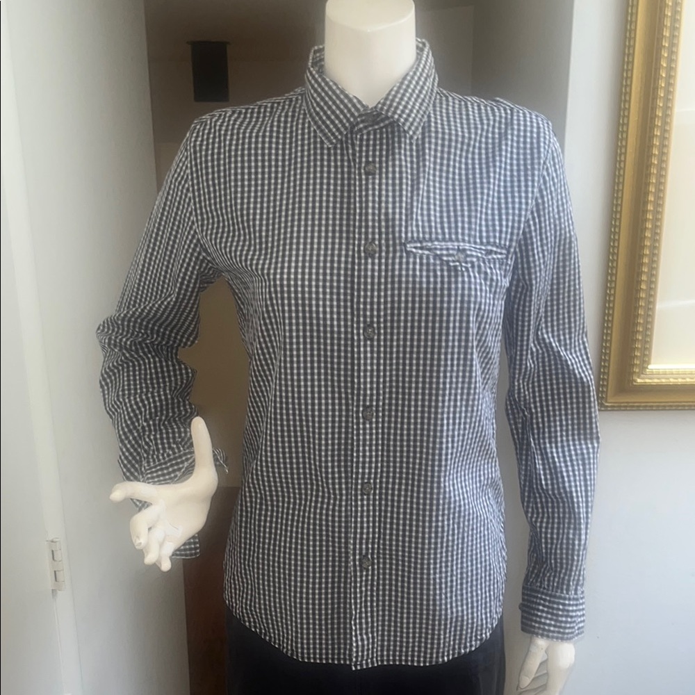 button up - Picture 2 of 8